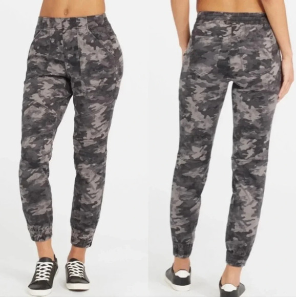 SPANX Pants - Spanx camo joggers pants zippered bottoms size large